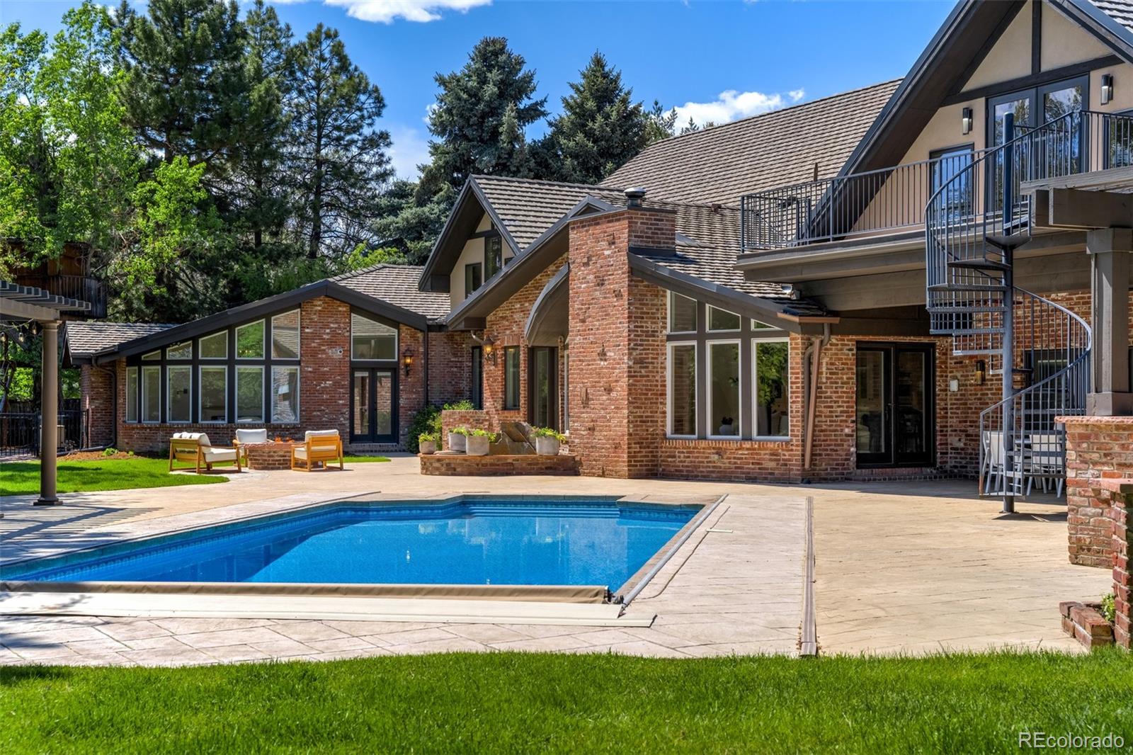 1328 E Layton Avenue