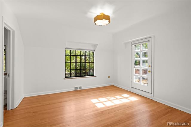 180 Dahlia Street