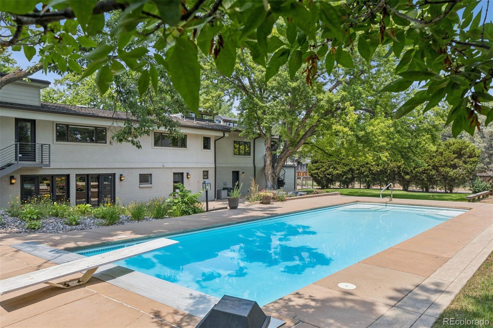 16 Vista Road