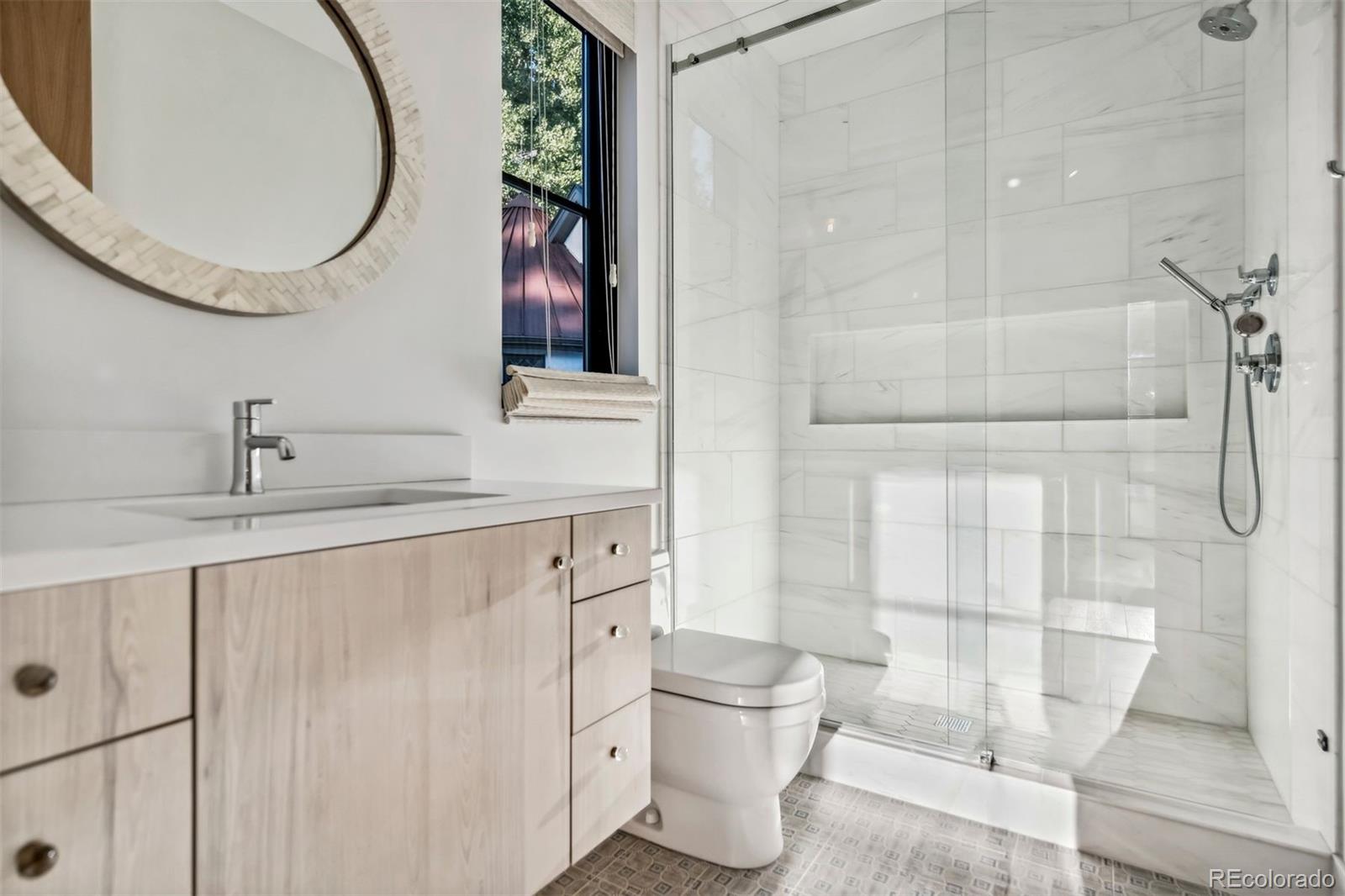 2475 S Saint Paul Street