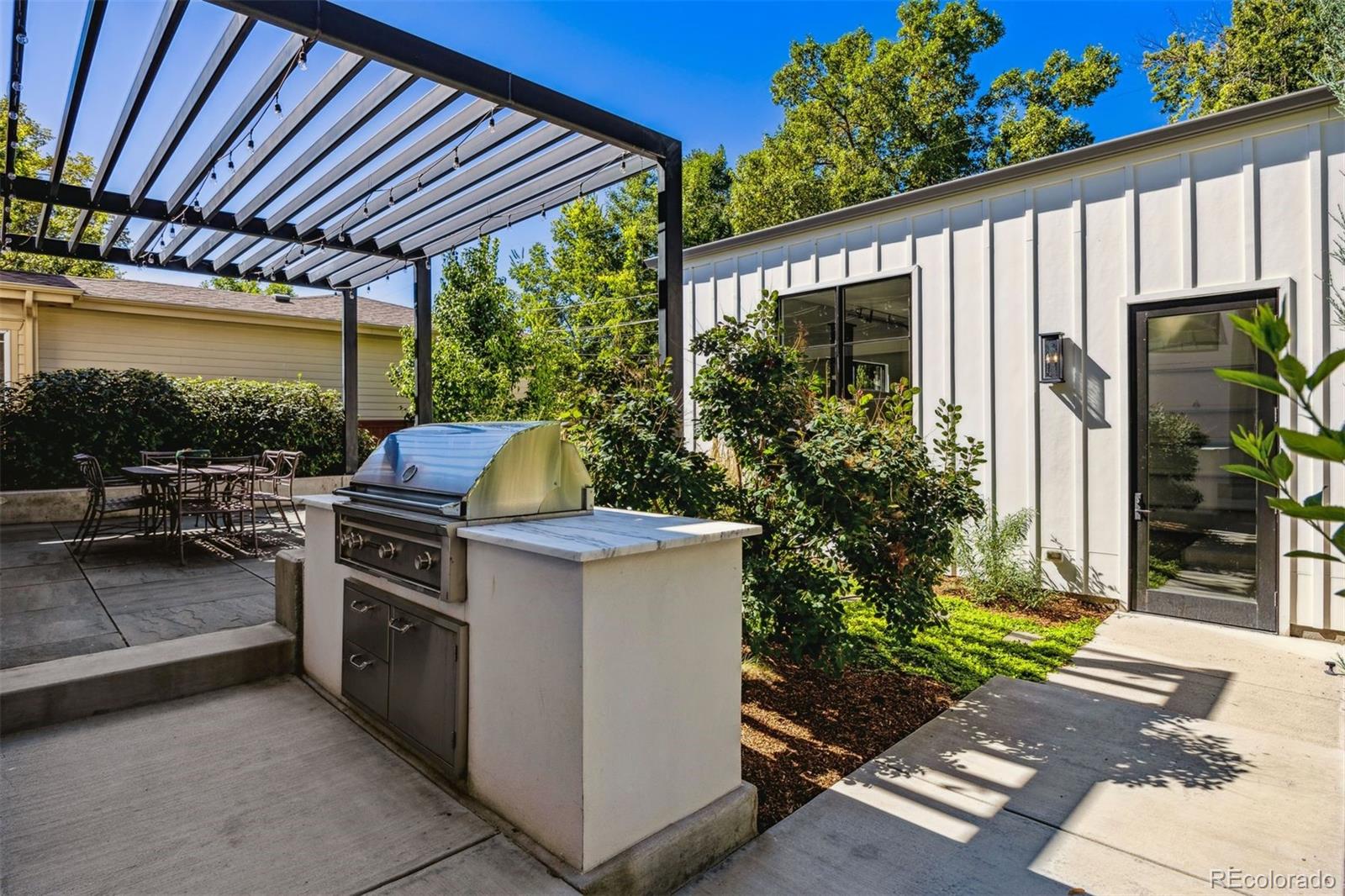 2475 S Saint Paul Street