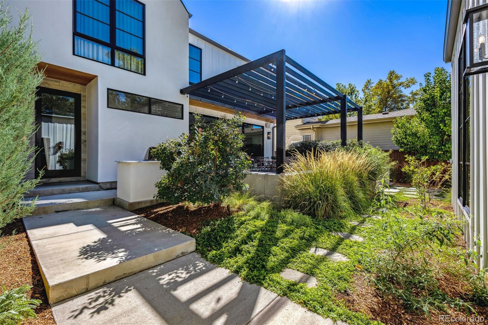 2475 S Saint Paul Street