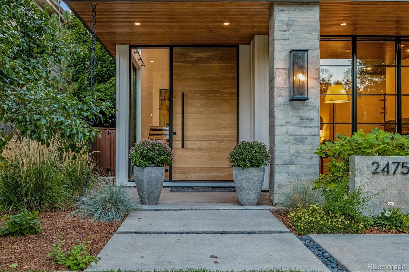 2475 S Saint Paul Street