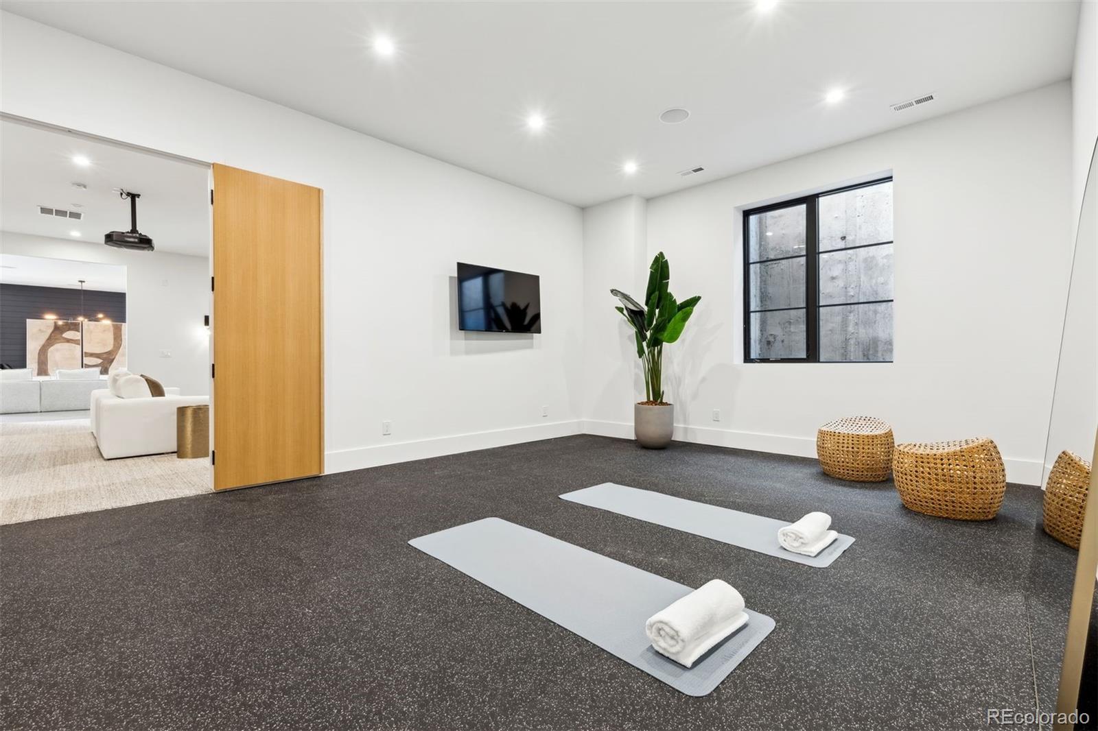 2475 S Saint Paul Street