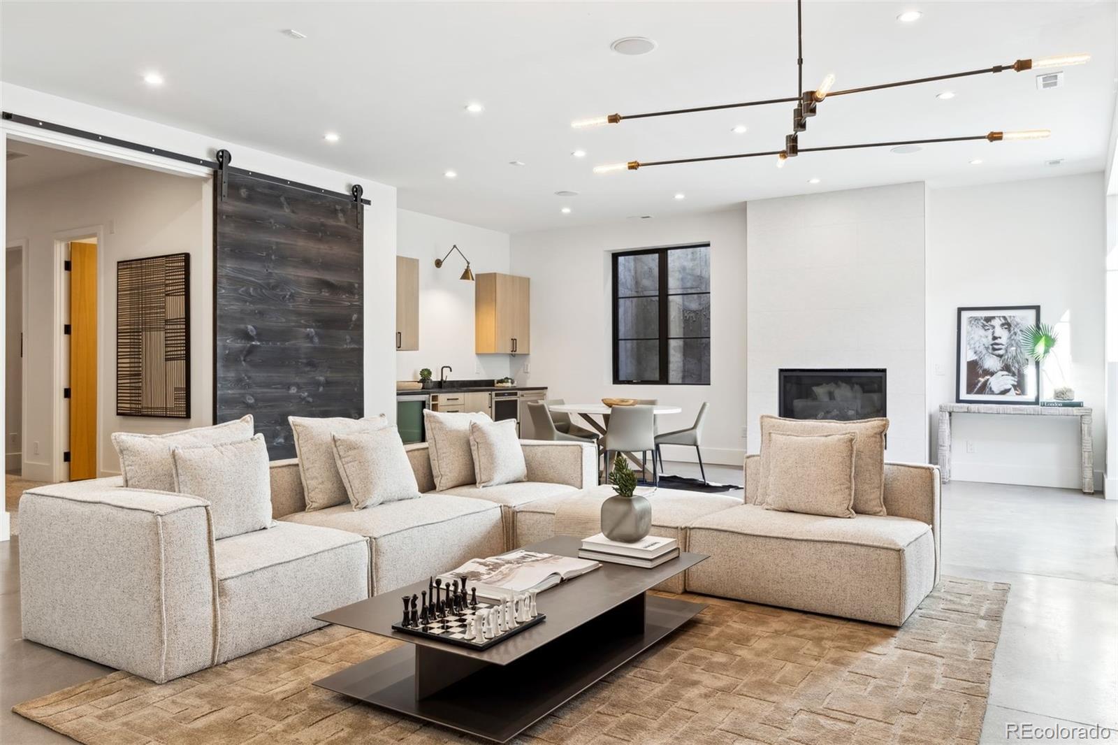 2475 S Saint Paul Street