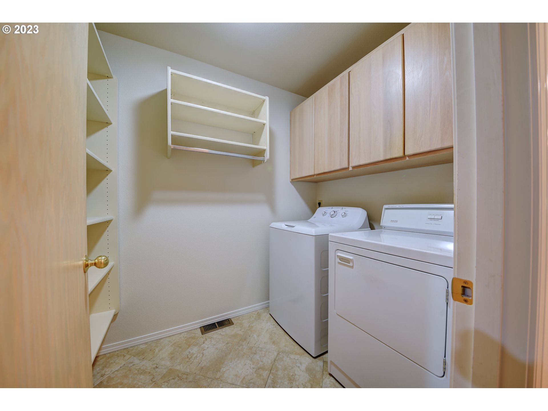 3041 NW GOLF VIEW DR