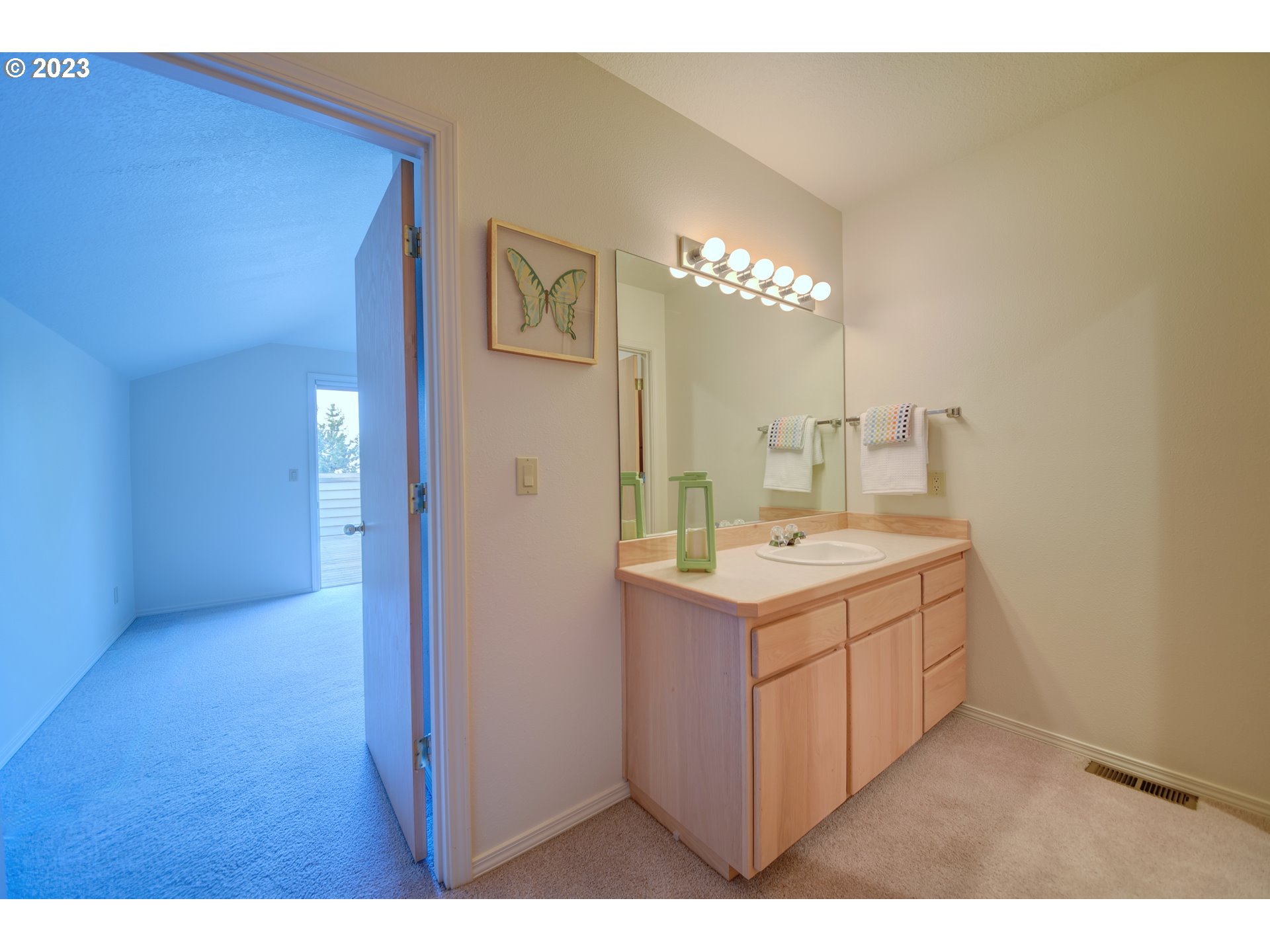 3041 NW GOLF VIEW DR