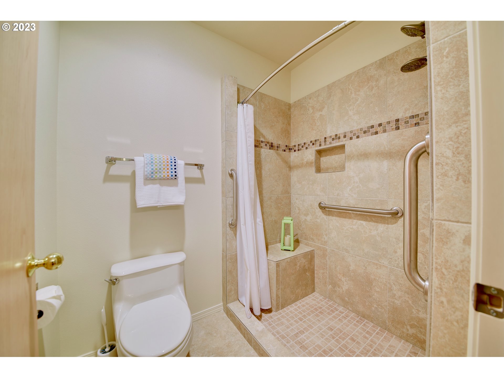 3041 NW GOLF VIEW DR