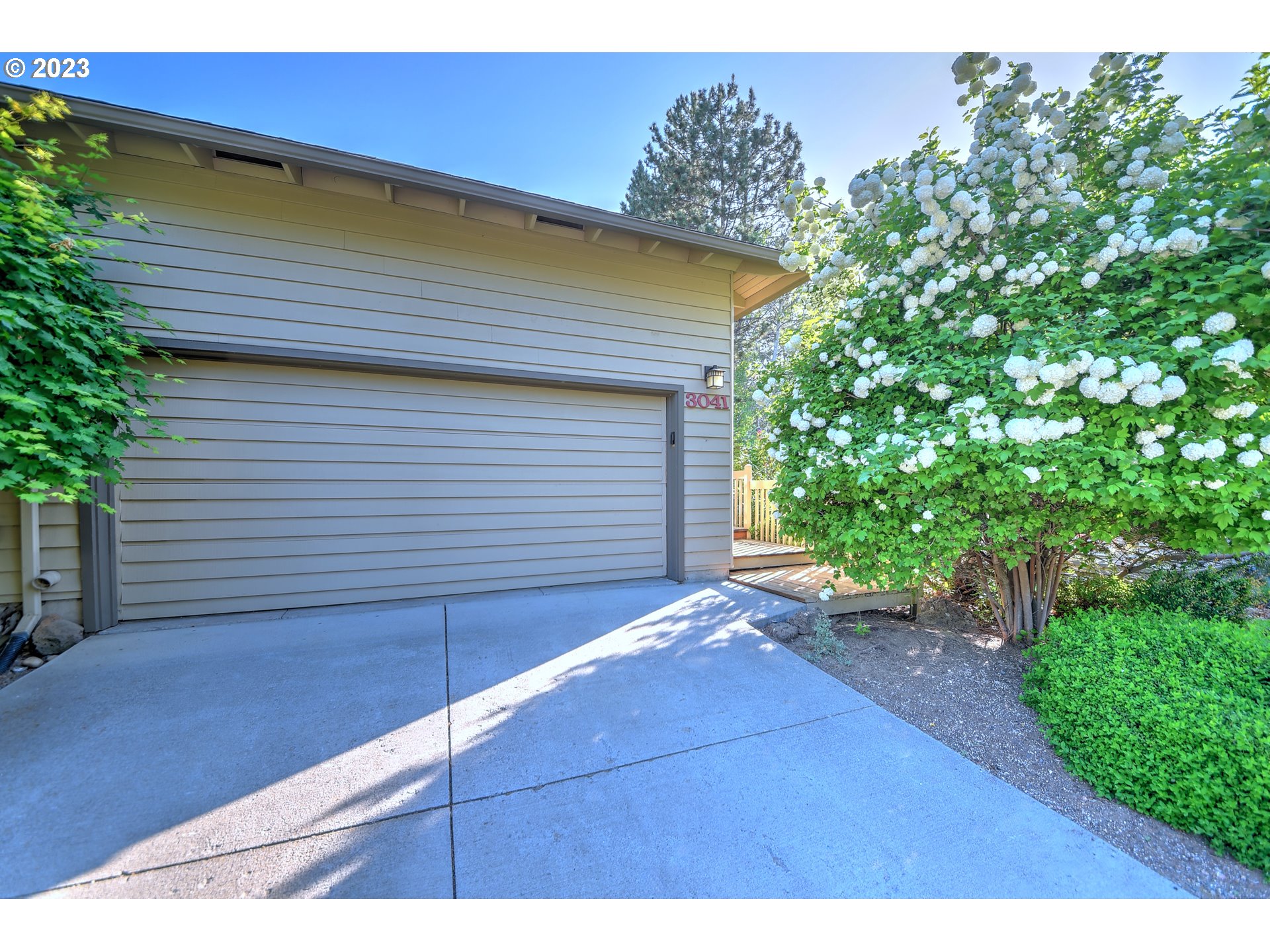 3041 NW GOLF VIEW DR