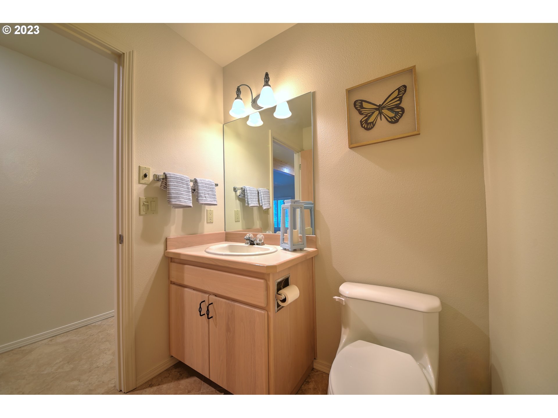 3041 NW GOLF VIEW DR