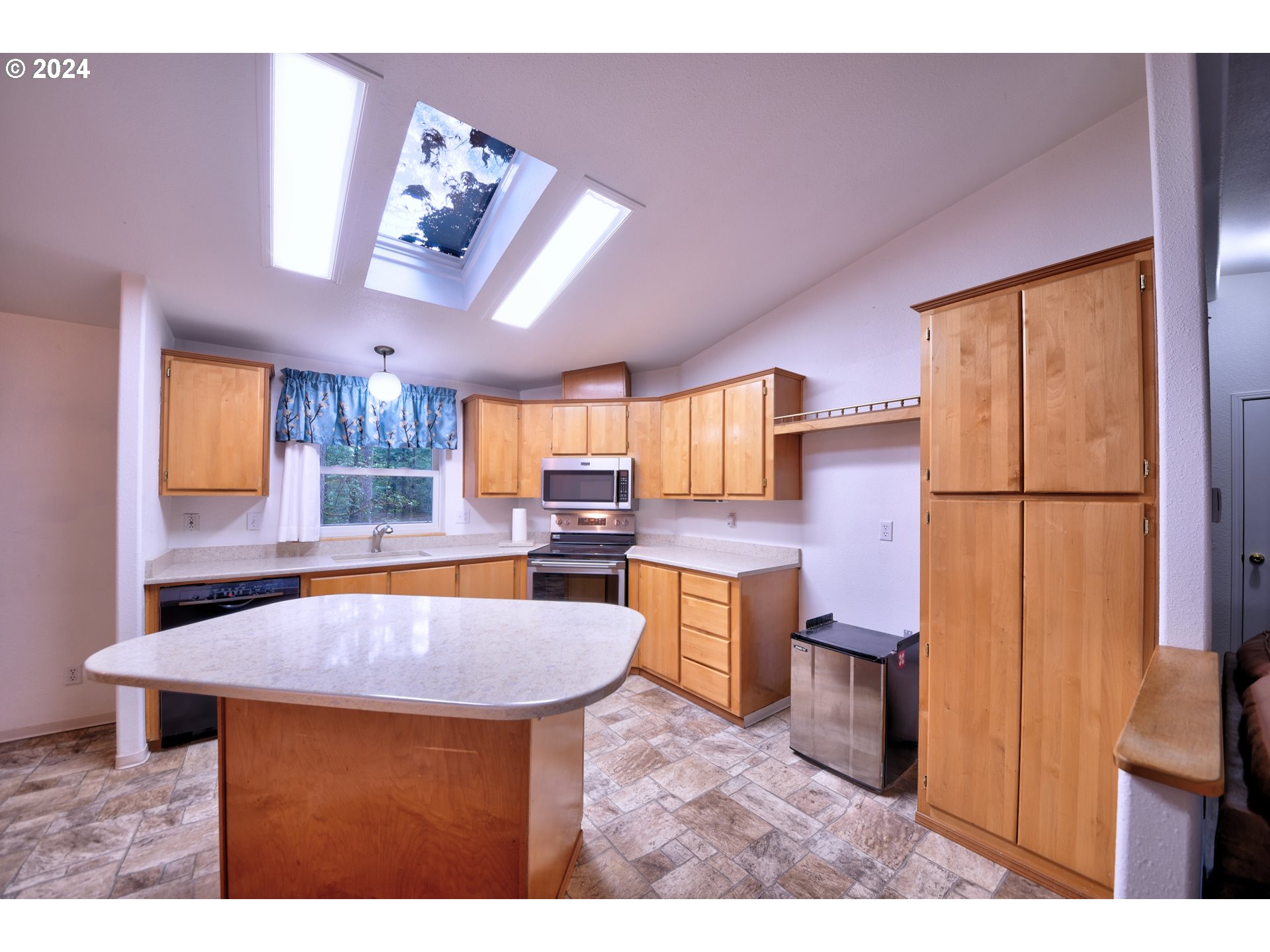 31746 CAMAS SWALE RD