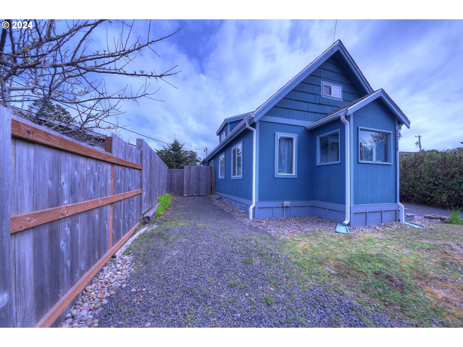 2208 NW OCEANVIEW DR