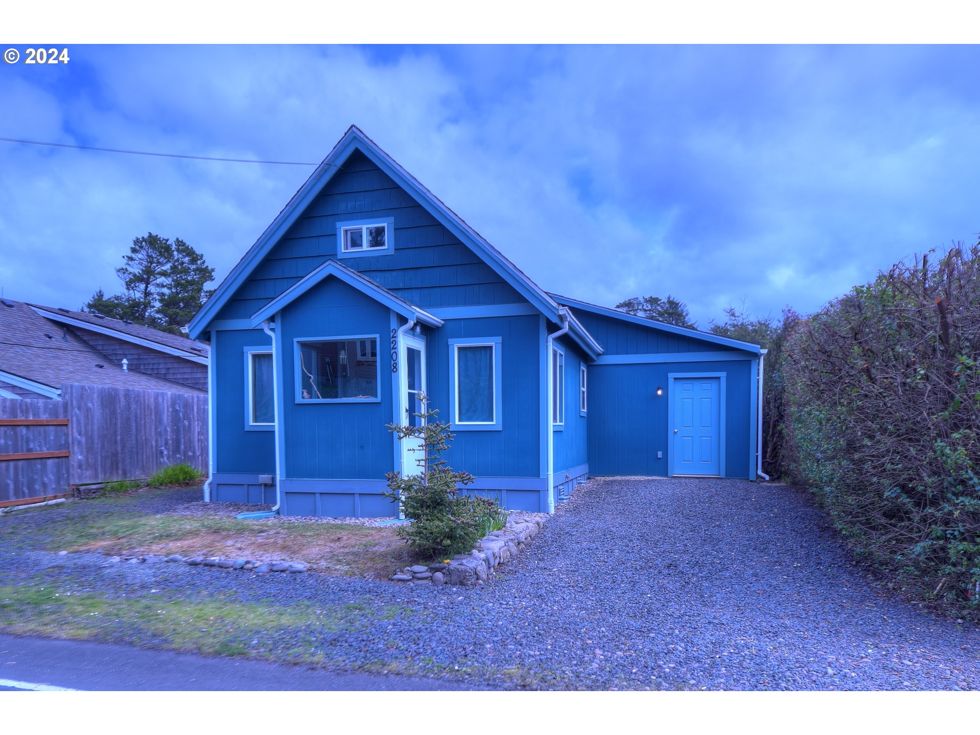 2208 NW OCEANVIEW DR