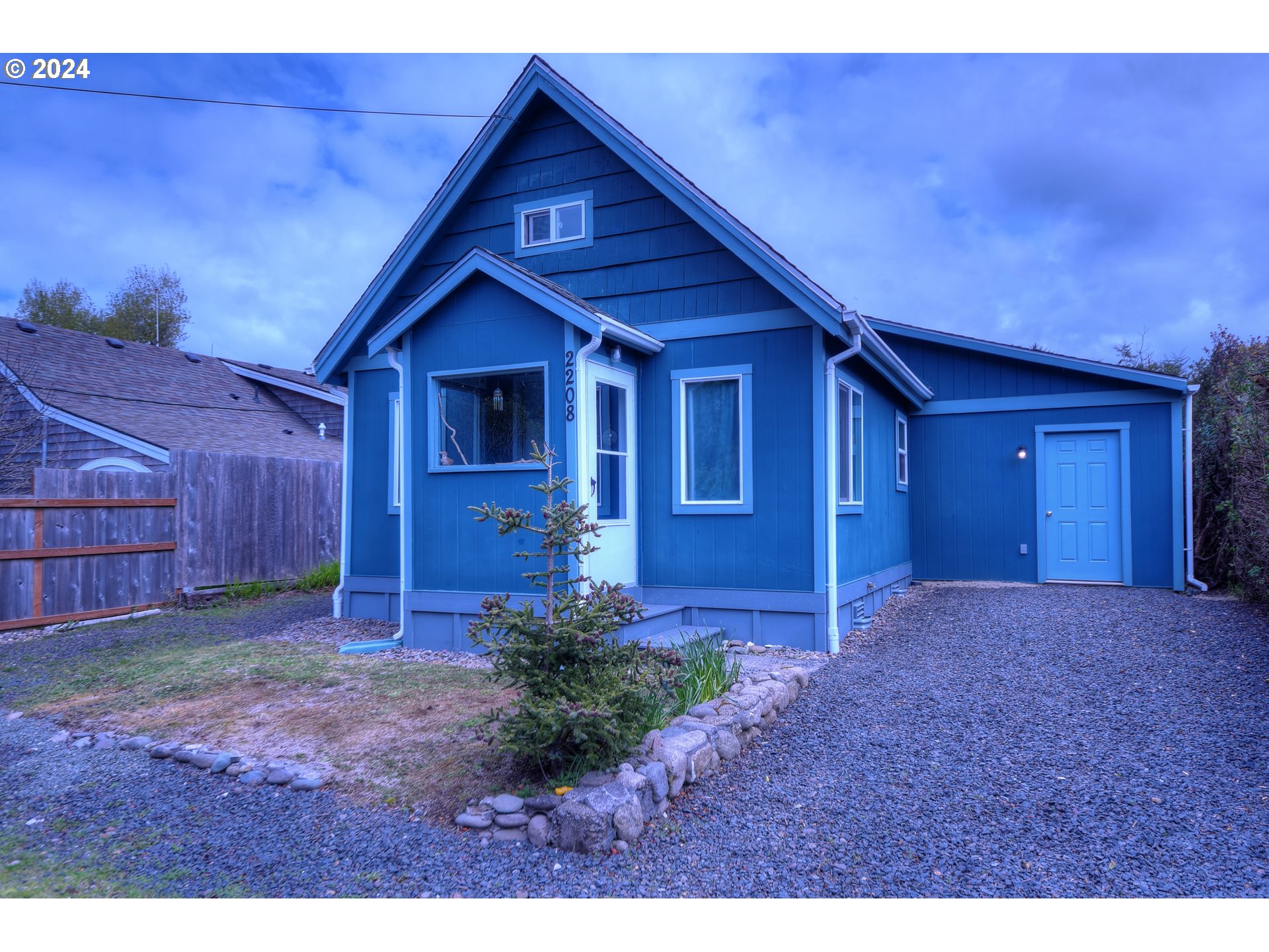 2208 NW OCEANVIEW DR