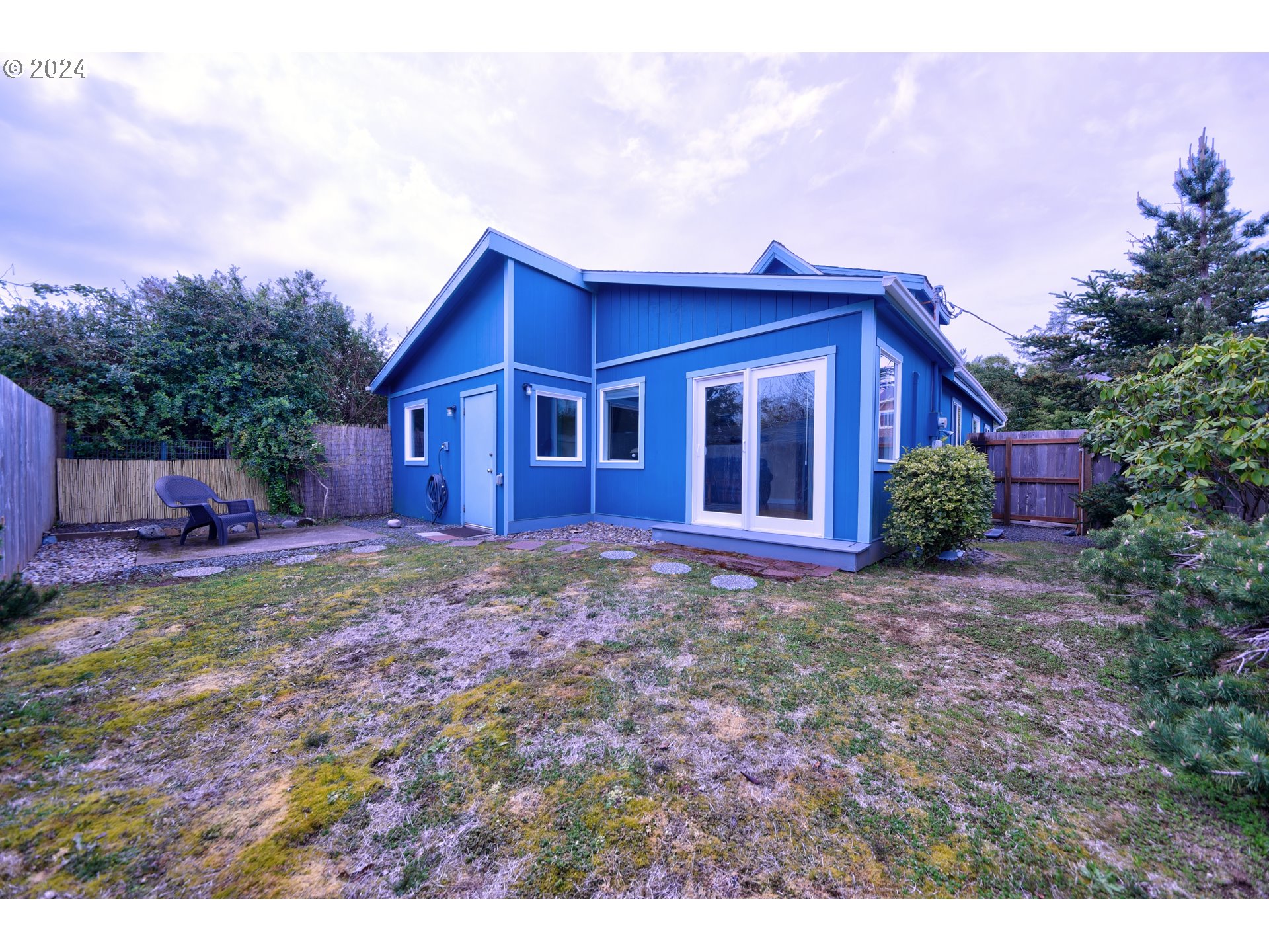 2208 NW OCEANVIEW DR