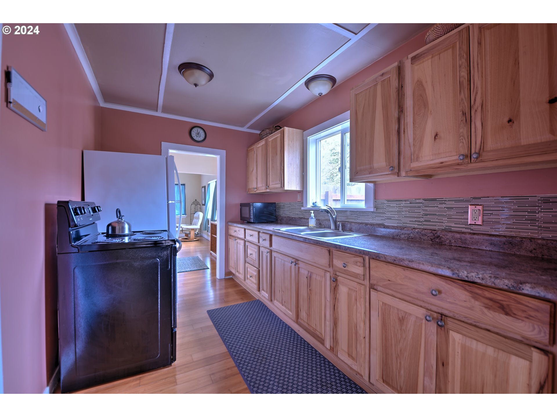 2208 NW OCEANVIEW DR