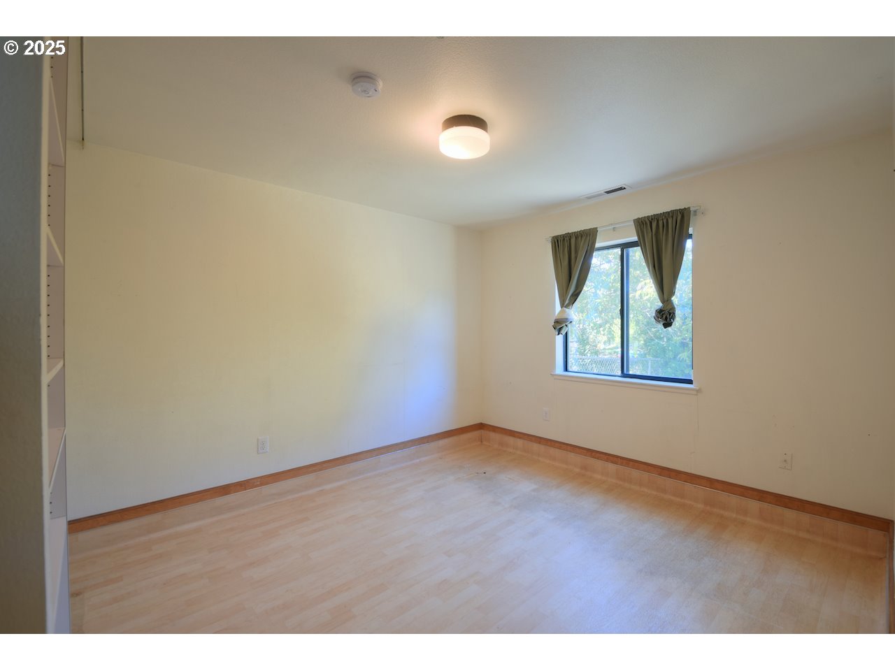 1275 OAKHILL AVE