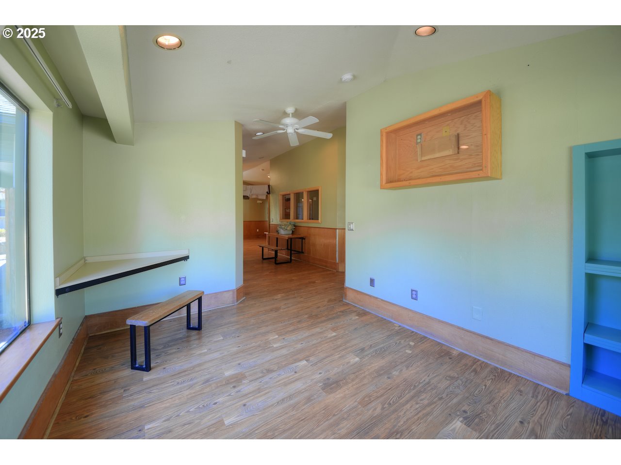 1275 OAKHILL AVE