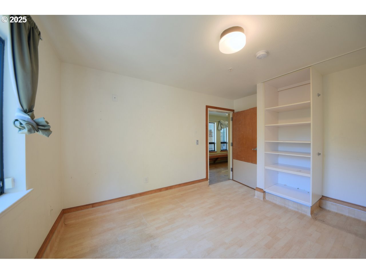 1275 OAKHILL AVE