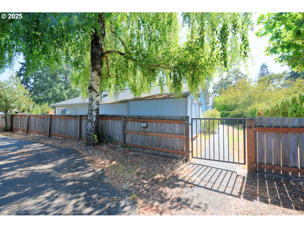 1275 OAKHILL AVE