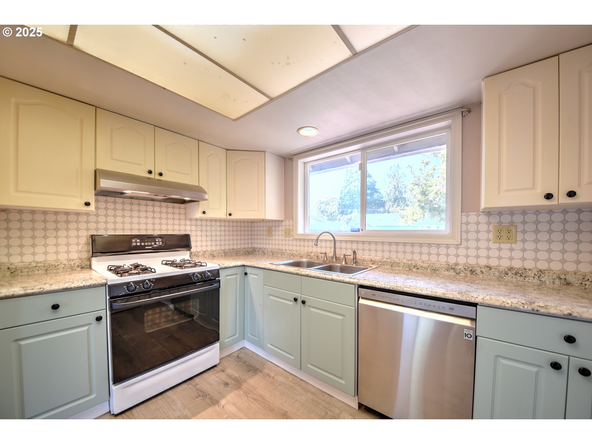 3847 SOUZA ST