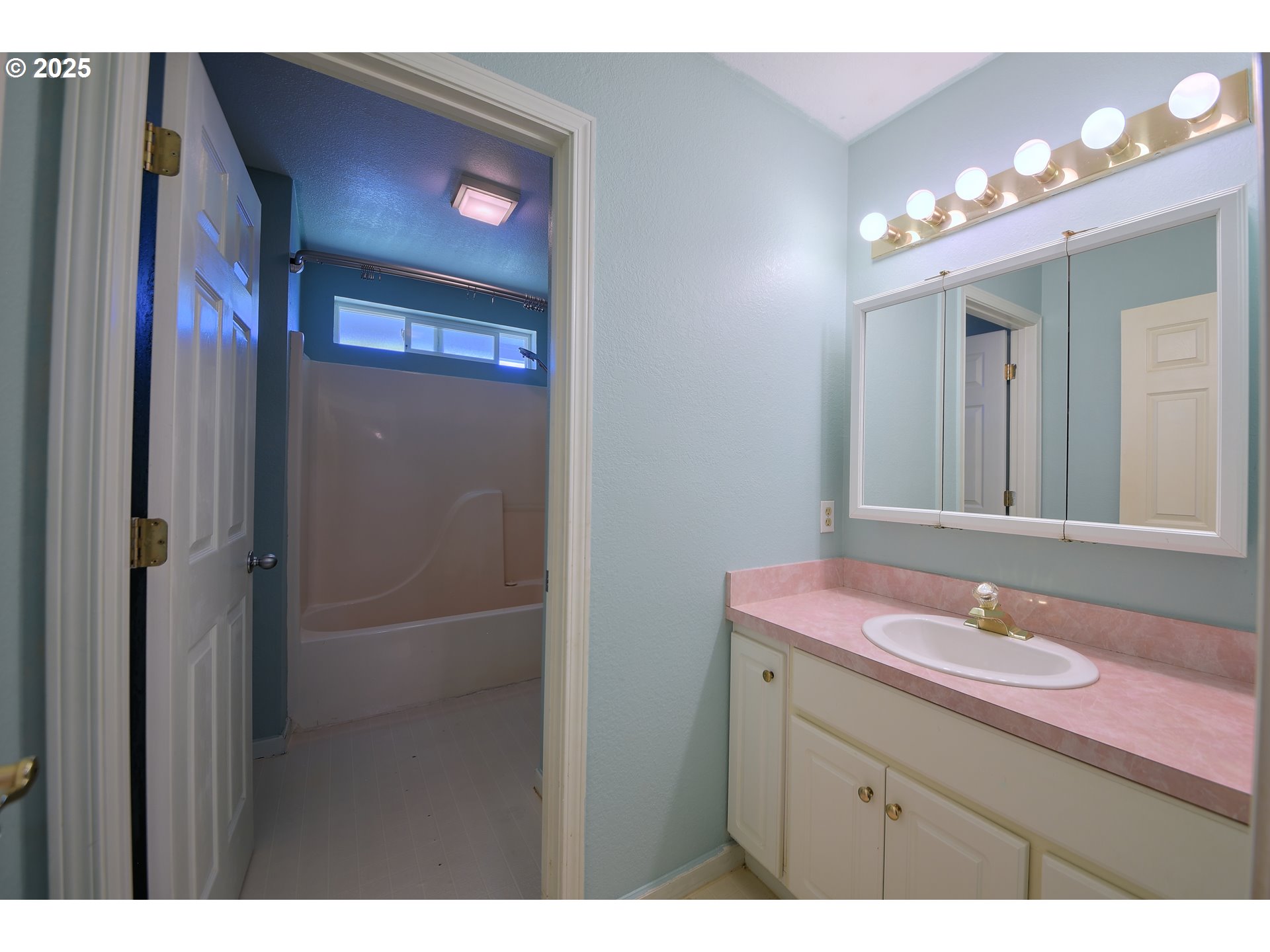 3847 SOUZA ST
