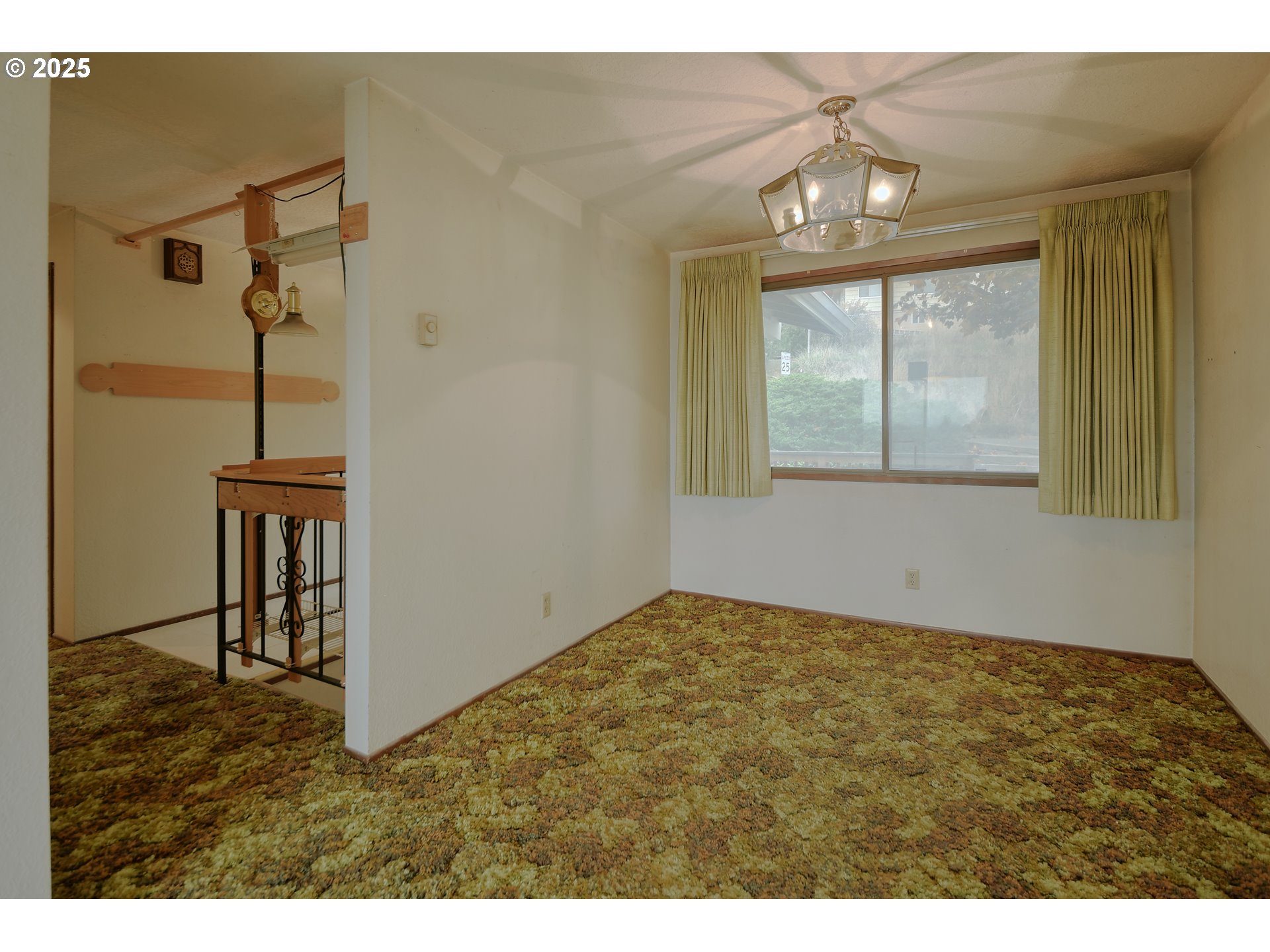 724 Sunset DR, Springfield