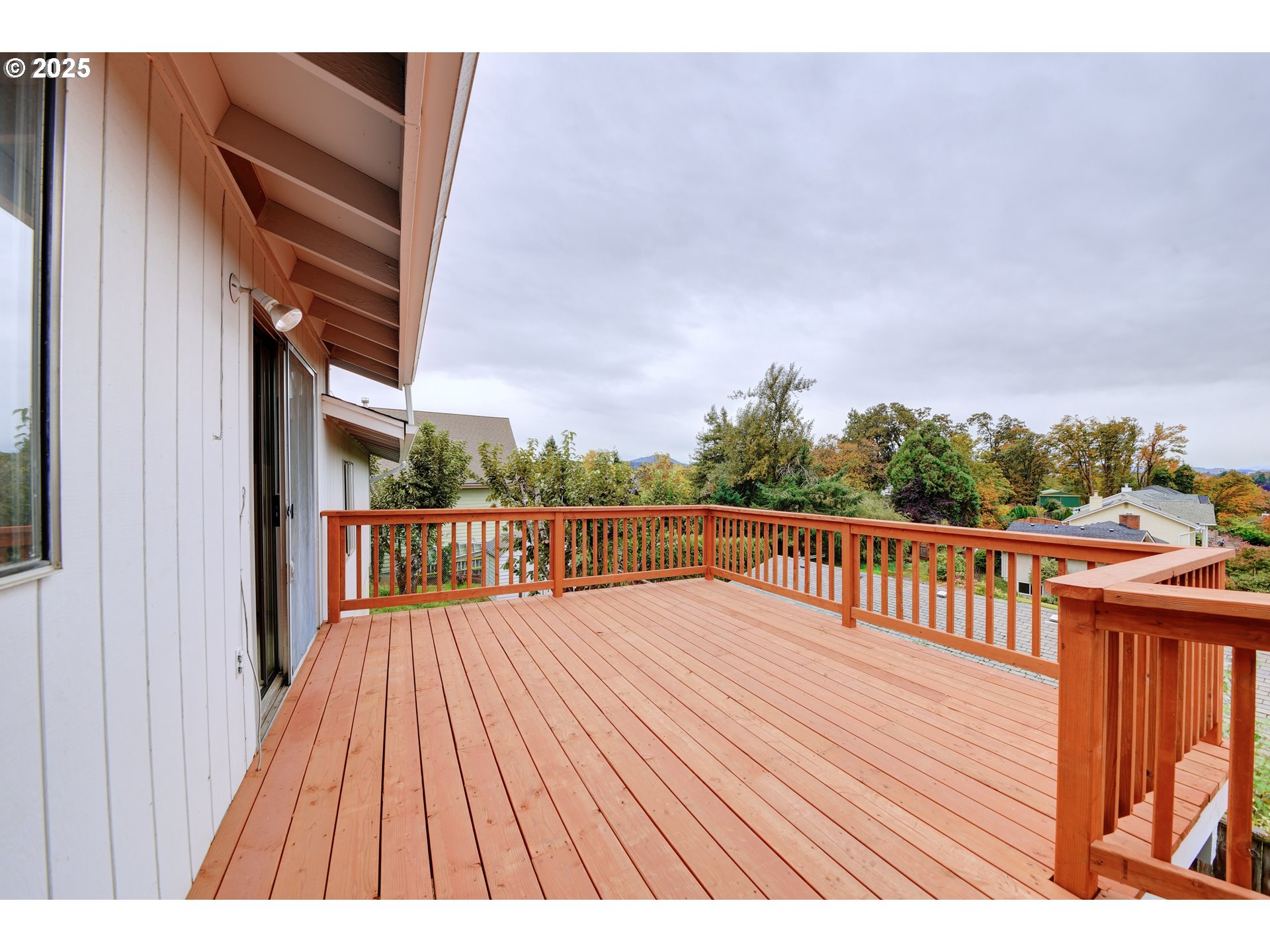 724 Sunset DR, Springfield