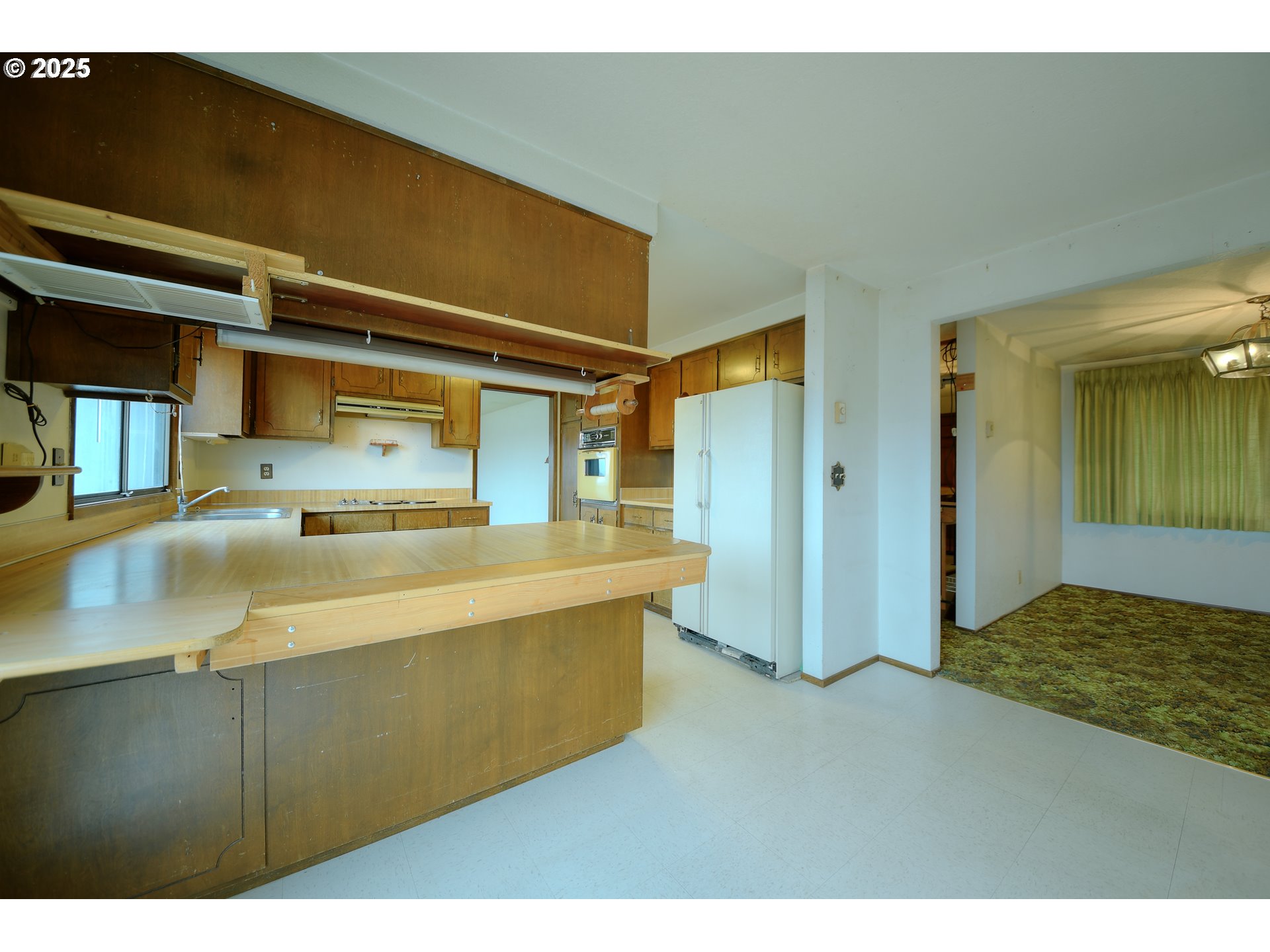 724 Sunset DR, Springfield