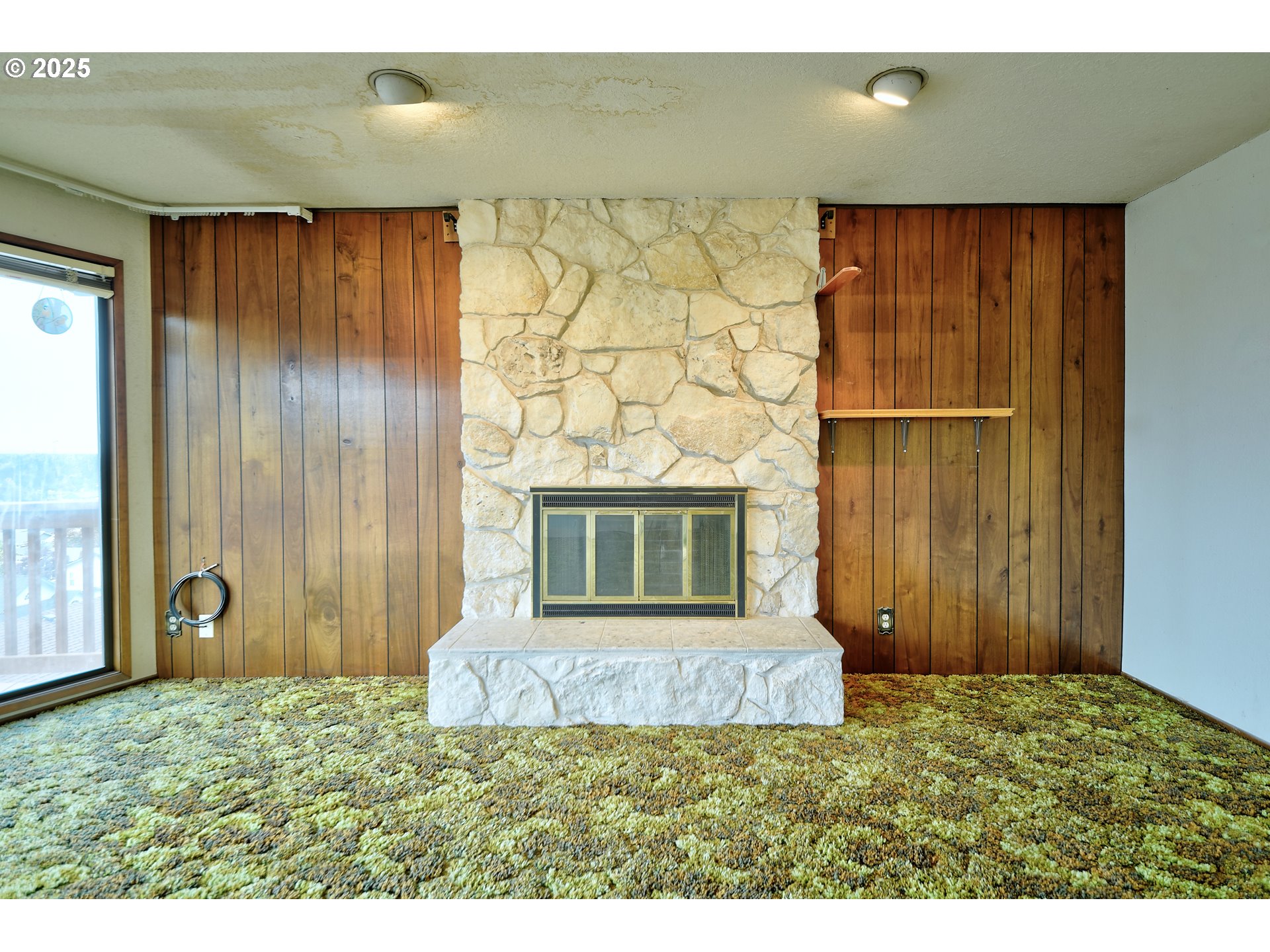 724 Sunset DR, Springfield