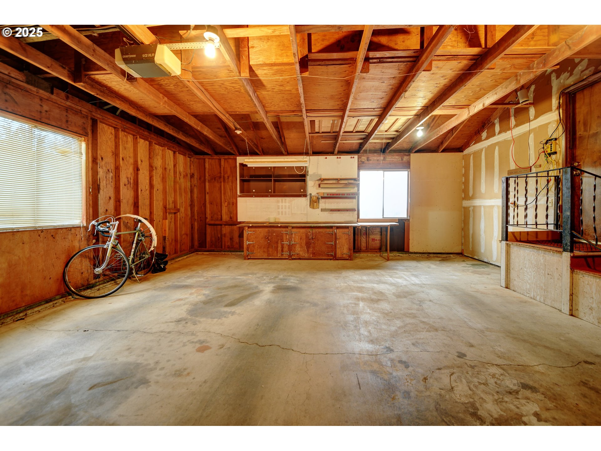 724 Sunset DR, Springfield