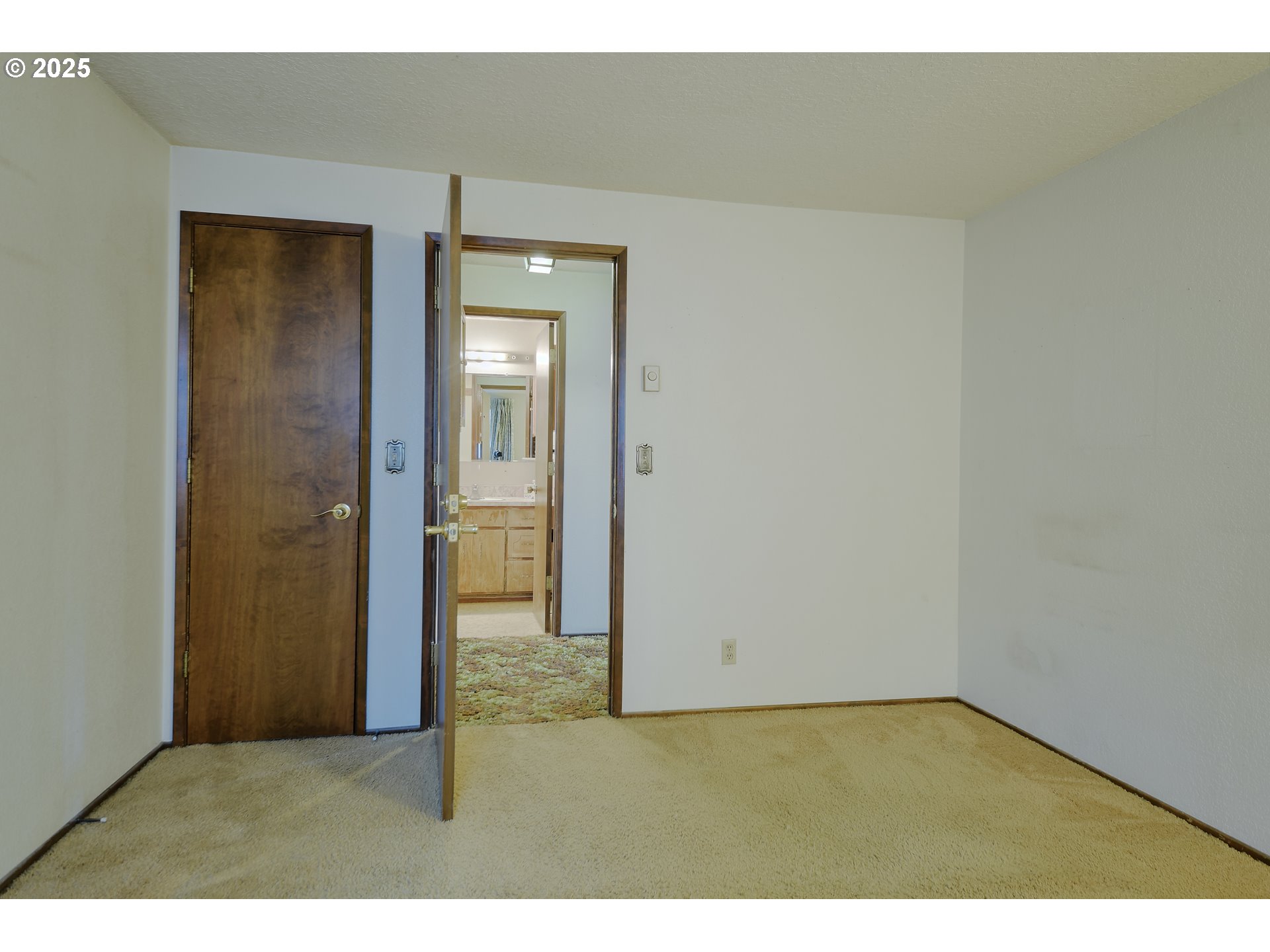 724 Sunset DR, Springfield