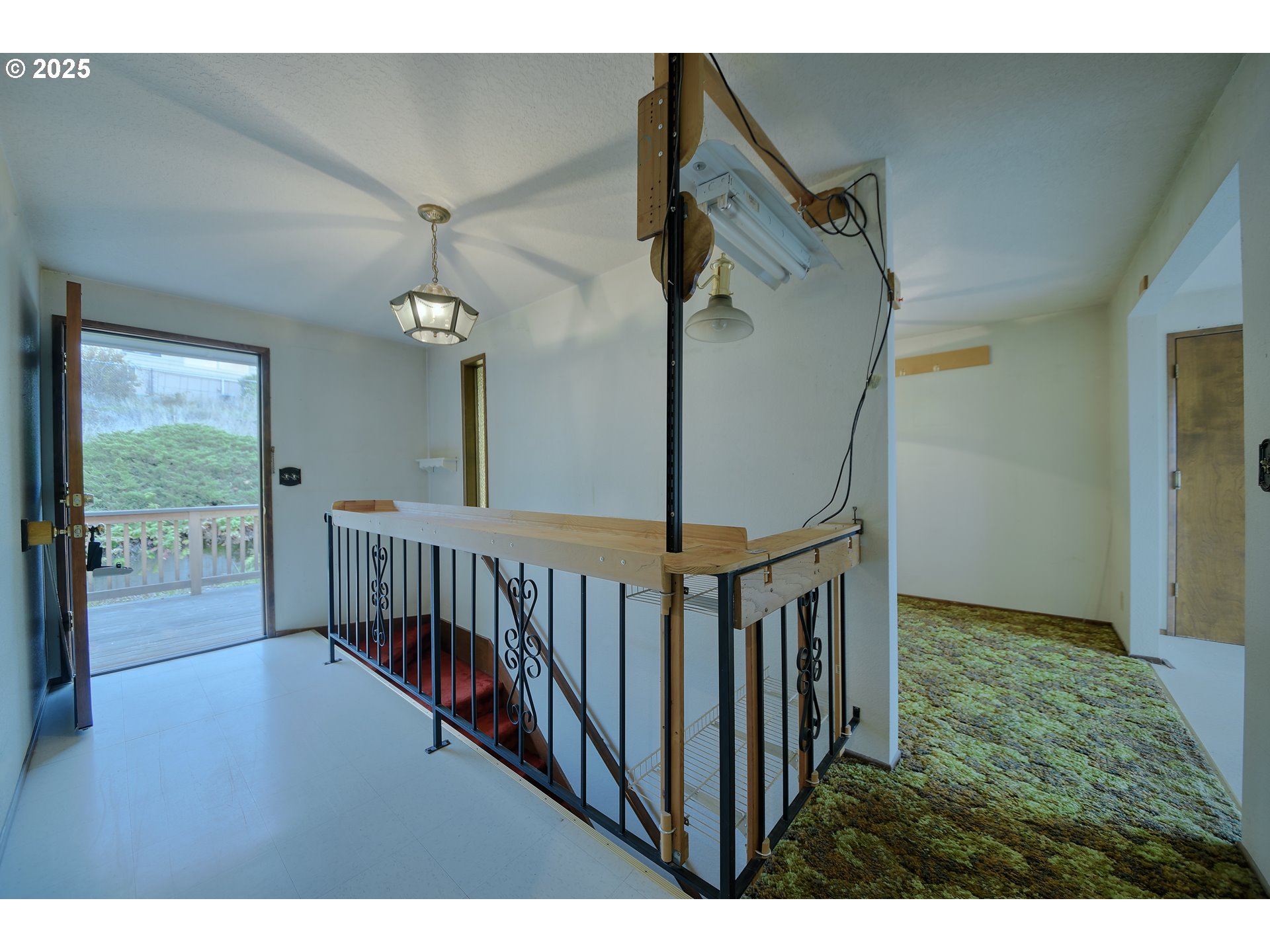 724 Sunset DR, Springfield