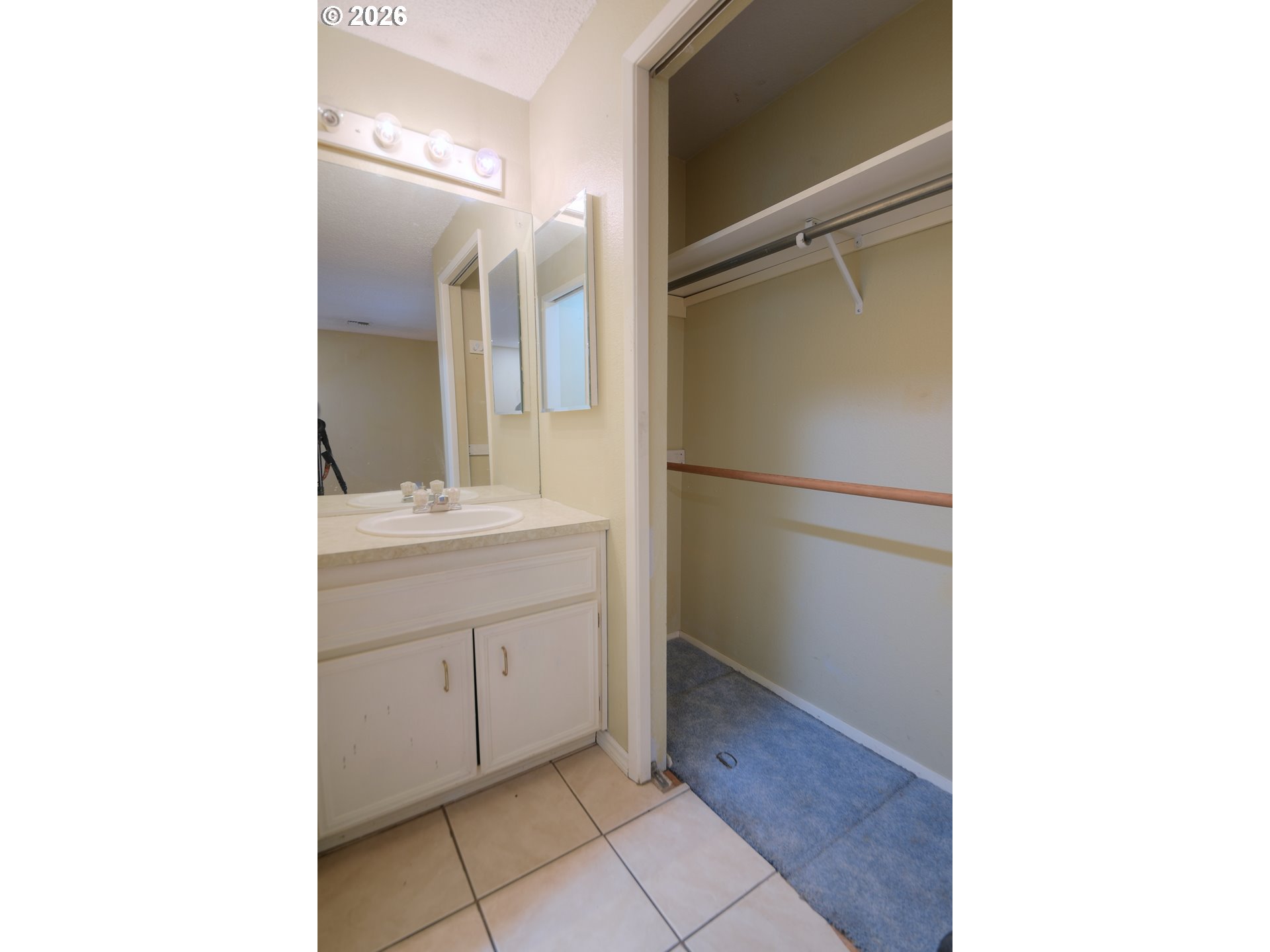 1217 WILLAGILLESPIE RD
