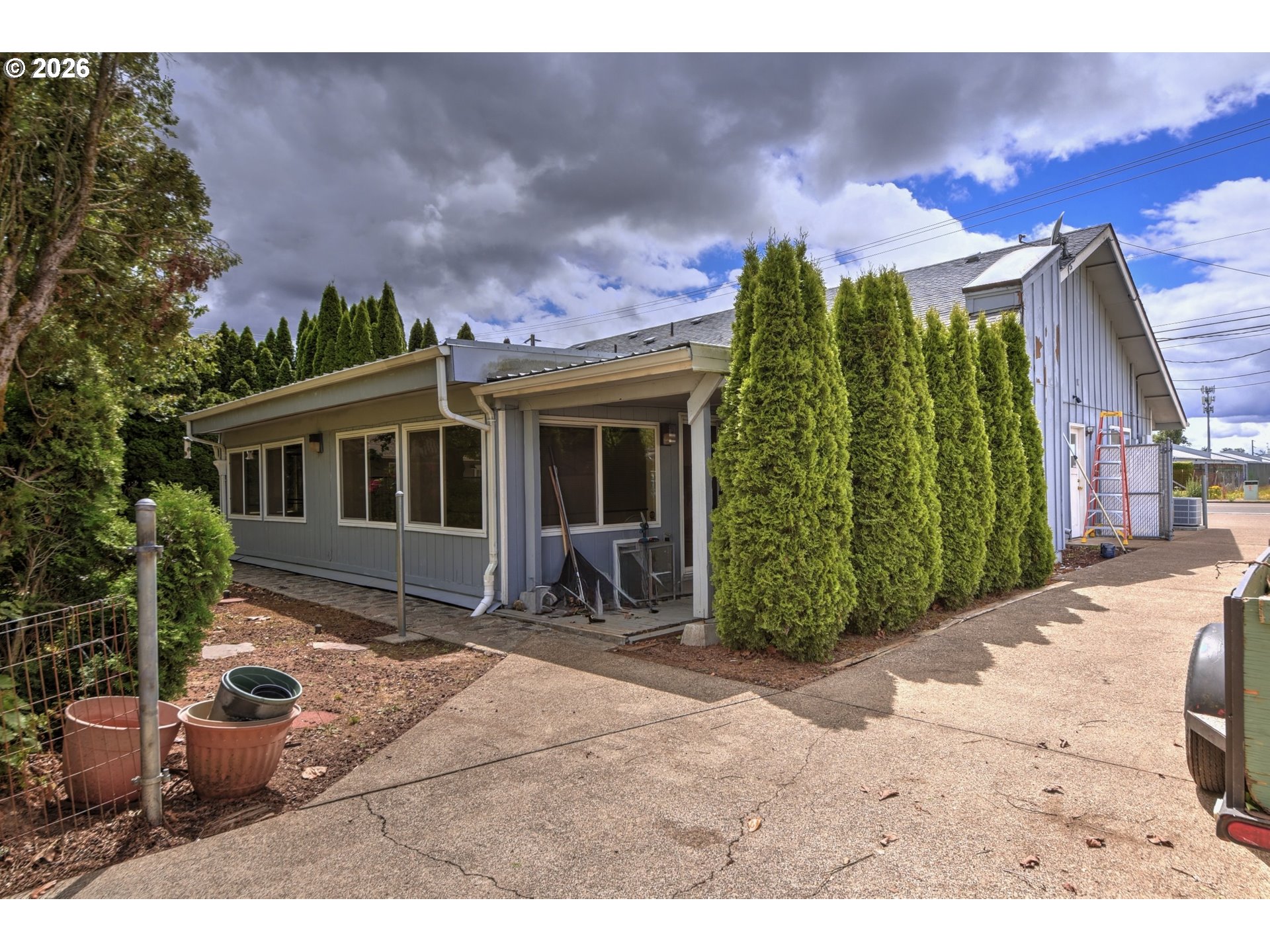 1217 WILLAGILLESPIE RD