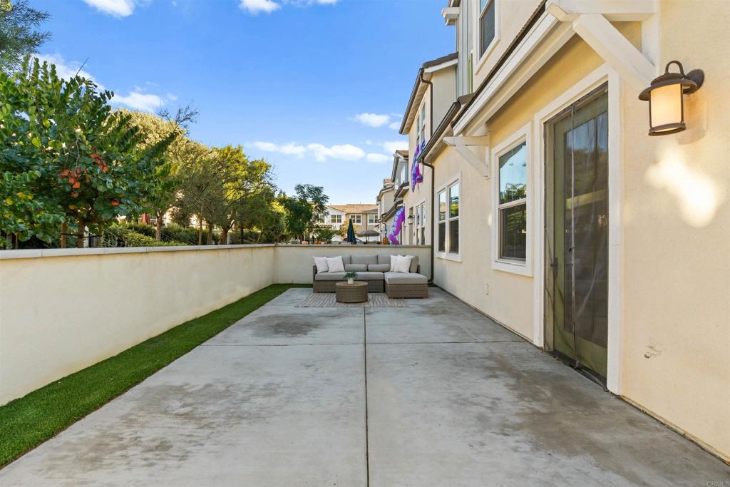 1917 Avenida Echeveria 43