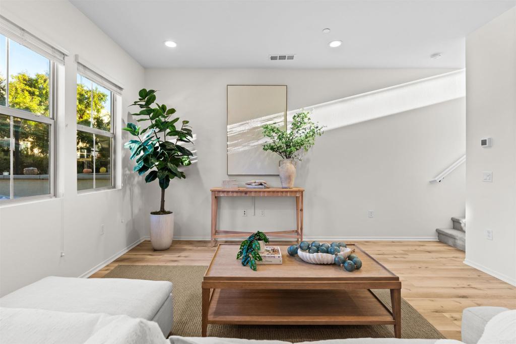 1917 Avenida Echeveria 43