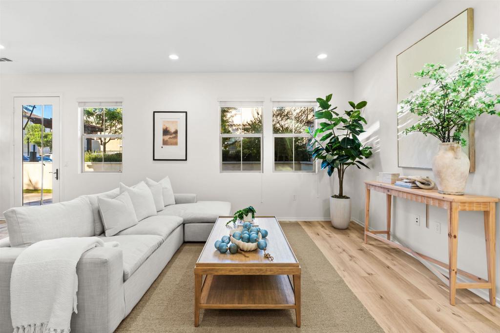 1917 Avenida Echeveria 43