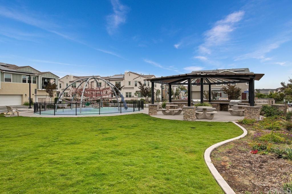 1917 Avenida Echeveria 43