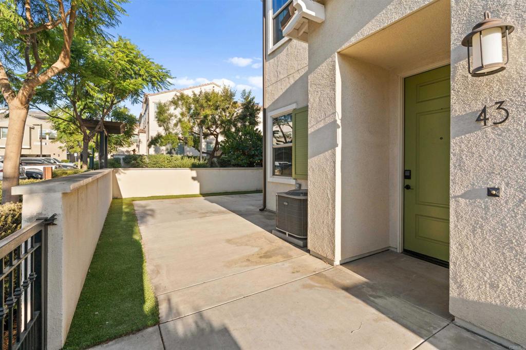 1917 Avenida Echeveria 43