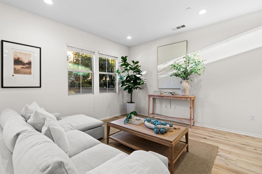 1917 Avenida Echeveria 43