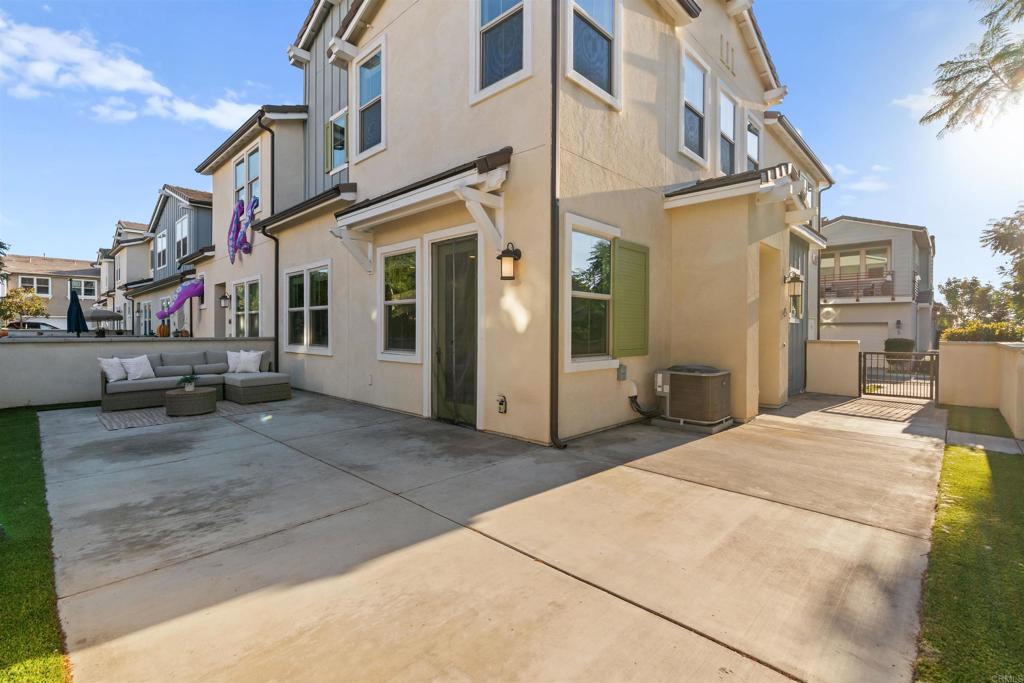 1917 Avenida Echeveria 43