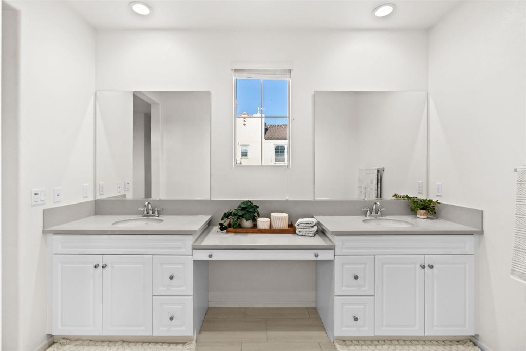 1917 Avenida Echeveria 43