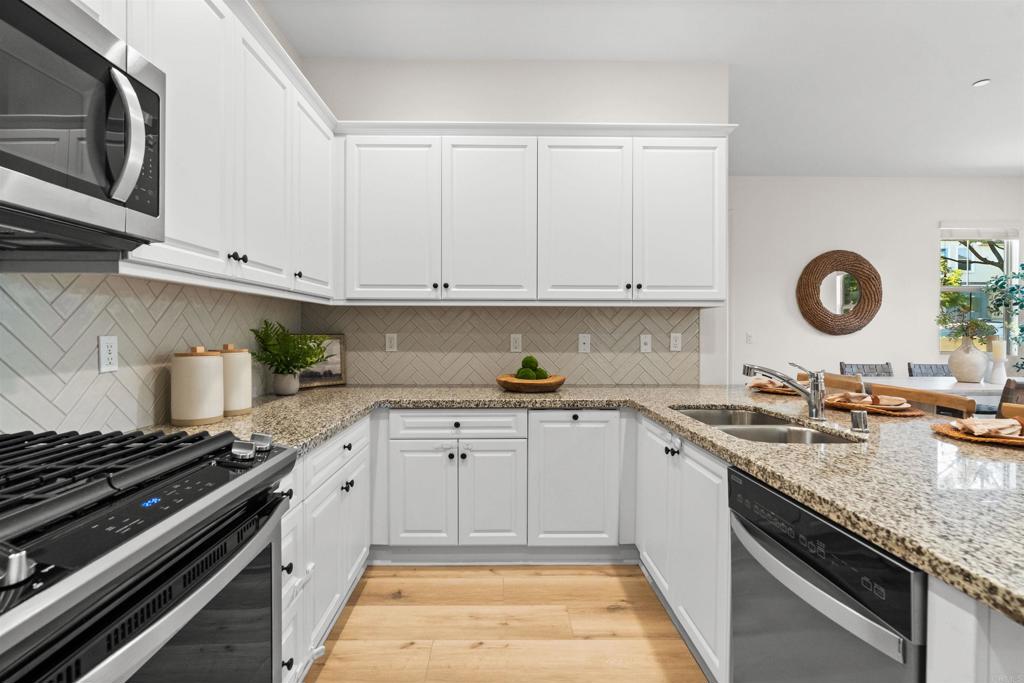 1917 Avenida Echeveria 43