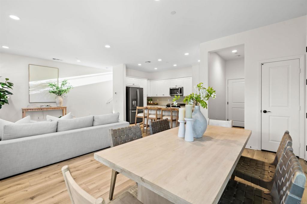 1917 Avenida Echeveria 43