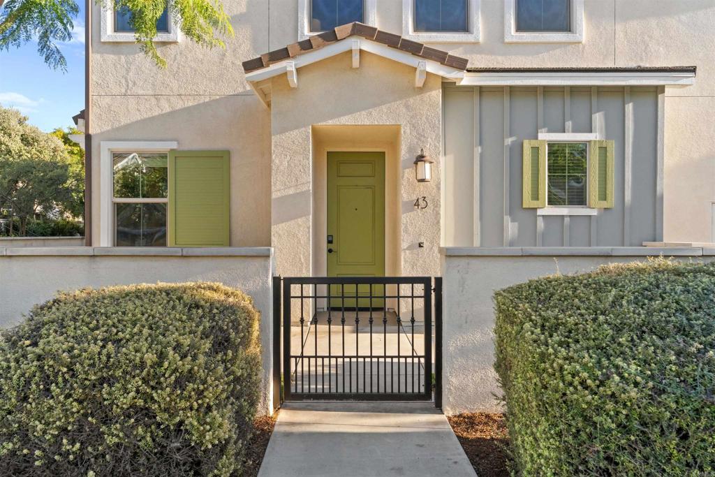 1917 Avenida Echeveria 43