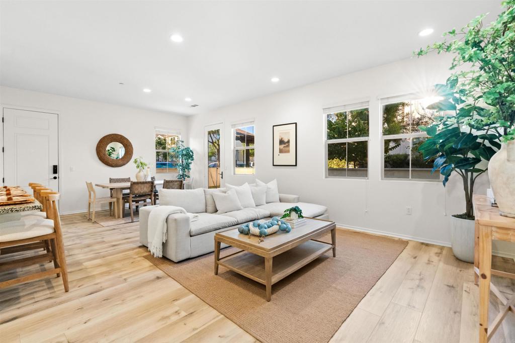 1917 Avenida Echeveria 43