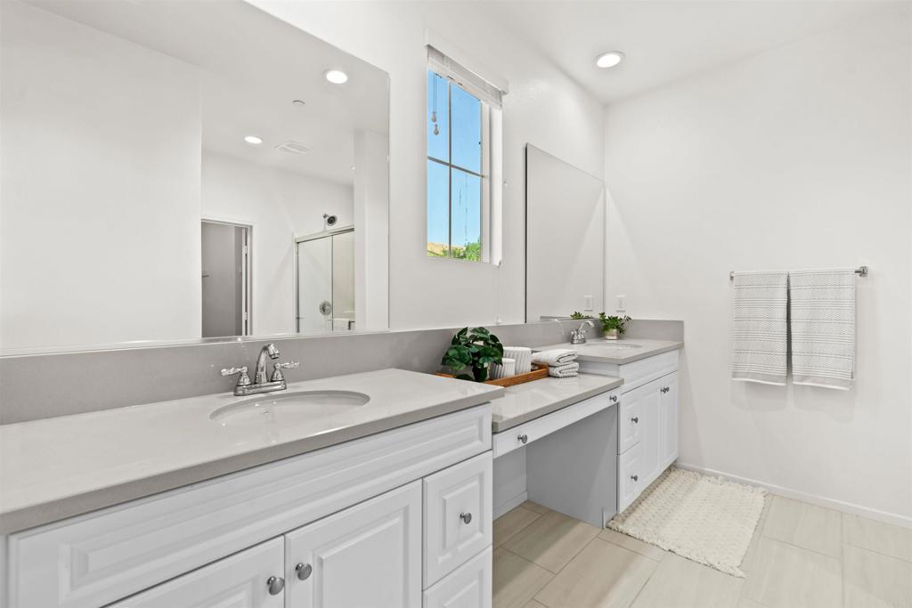 1917 Avenida Echeveria 43