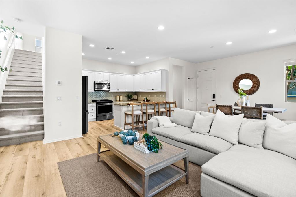 1917 Avenida Echeveria 43