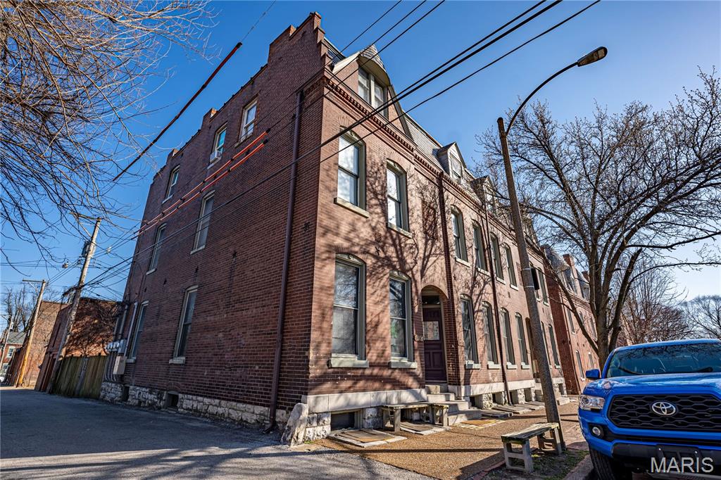 1916 Menard Street